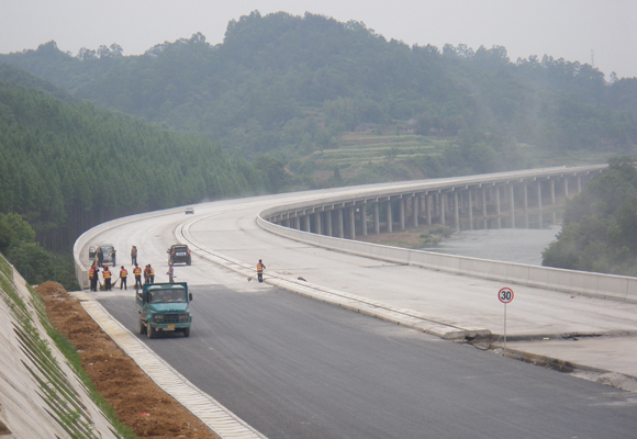 14、陜西省 十堰至天水聯(lián)絡線陜西境安康至漢中公路工程 響灘特大橋、桐車大橋、牧馬河大橋